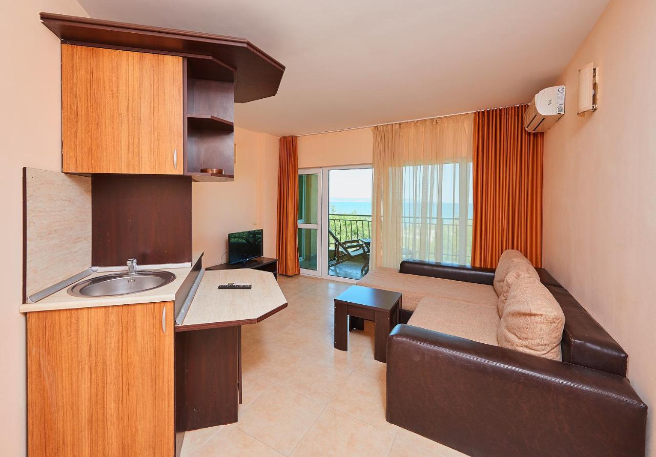 פומורי Guest House California מראה חיצוני תמונה