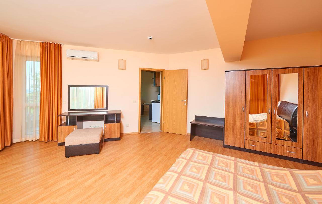 פומורי Guest House California מראה חיצוני תמונה