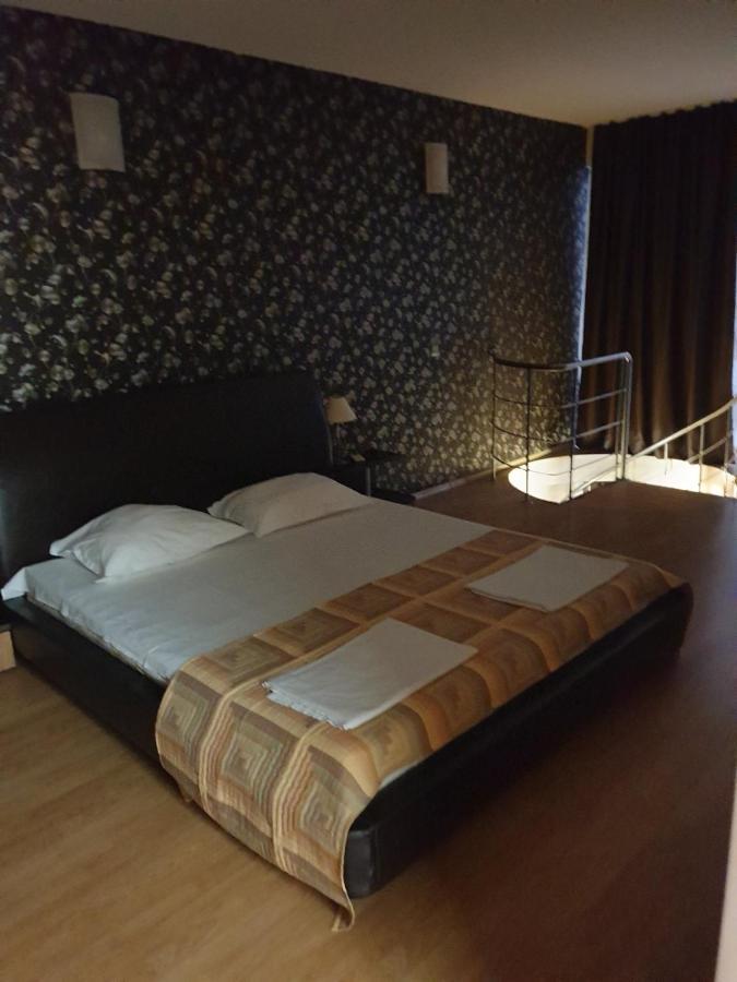 פומורי Guest House California מראה חיצוני תמונה
